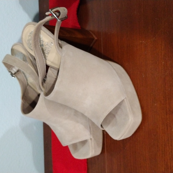 Vince Camuto Tan suede stack heel sling back 7.5 - Picture 3 of 6